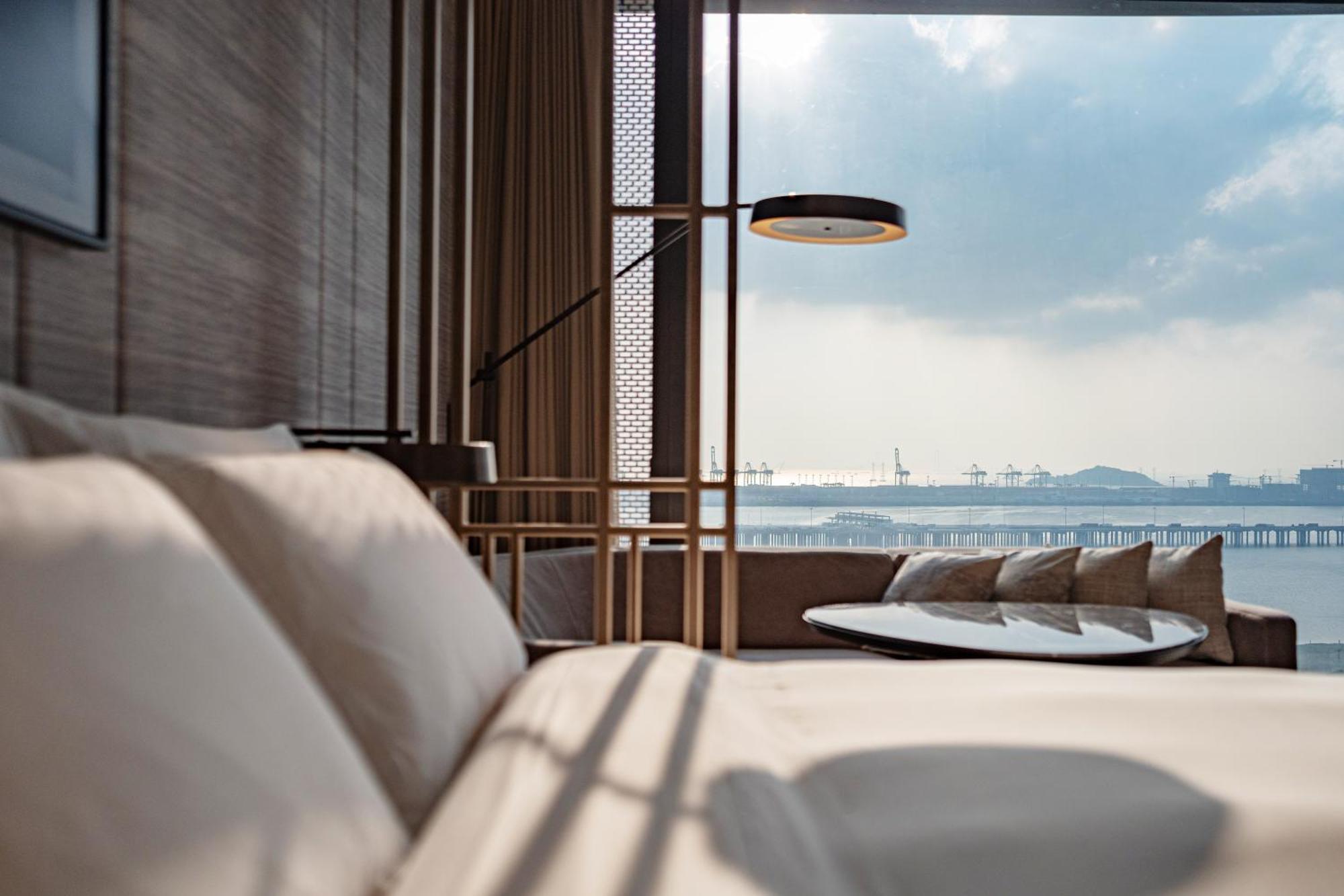 Conrad Shenzhen, The First Art Museum Hotel In Greater Bay Area With The Stunning Bay And Sunset View In The Hotel Terrace מראה חיצוני תמונה